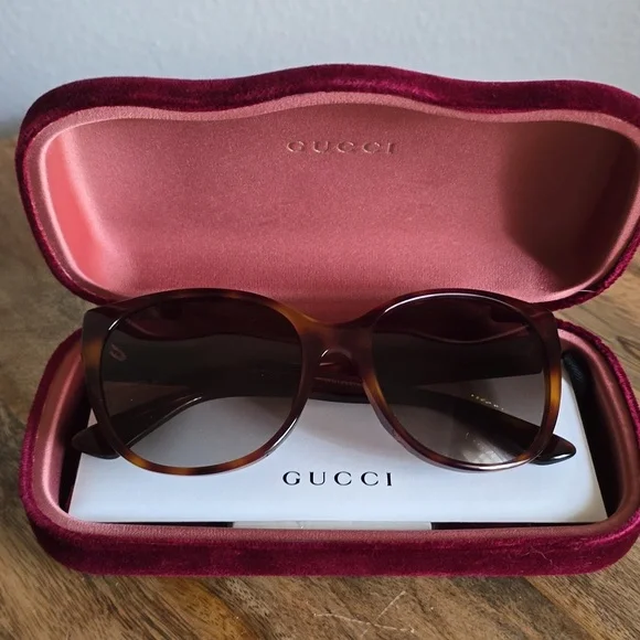 Gucci Brown Tortoise Women's Sunglasses - Picture 2 of 10